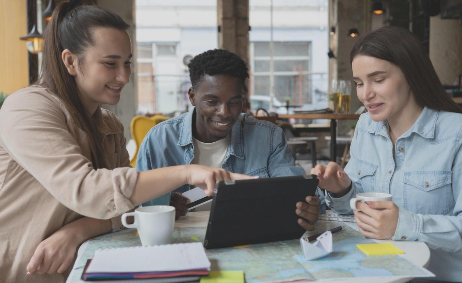 Анализ геополитических данных на рабочем месте